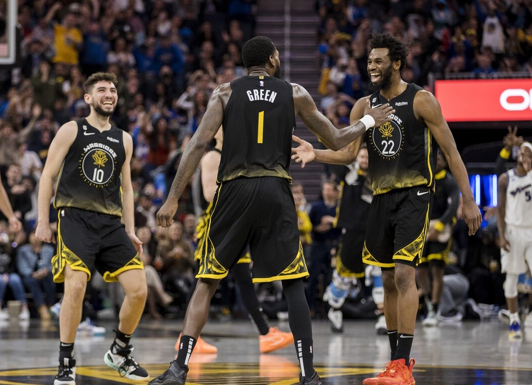 爱游戏体育包含罗马冲刺阶段调整名单，志在NBA季后赛名次提升，球迷炸锅，更衣室氛围转暖的词条